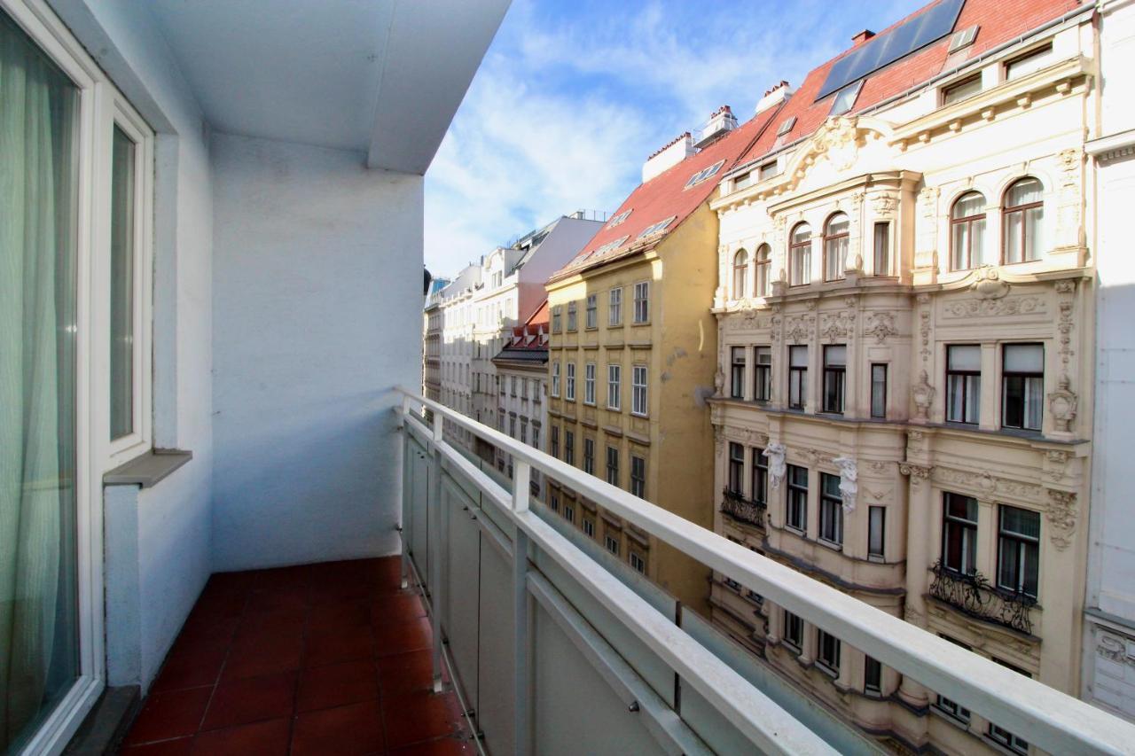 Balcony Apartment - Next To Opera Vienna Exterior photo
